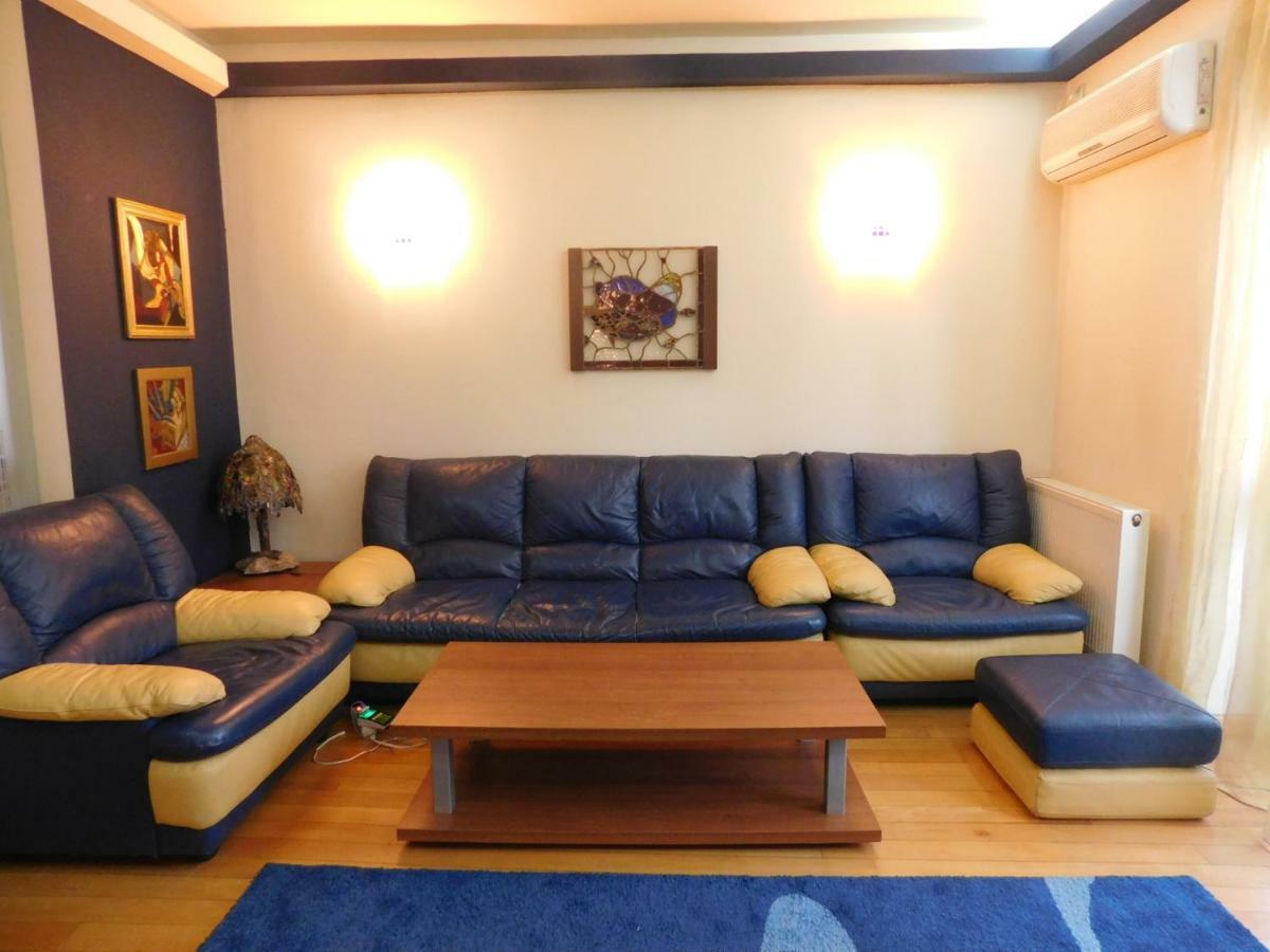 Nicole'S Apartment Bucharest Exterior photo