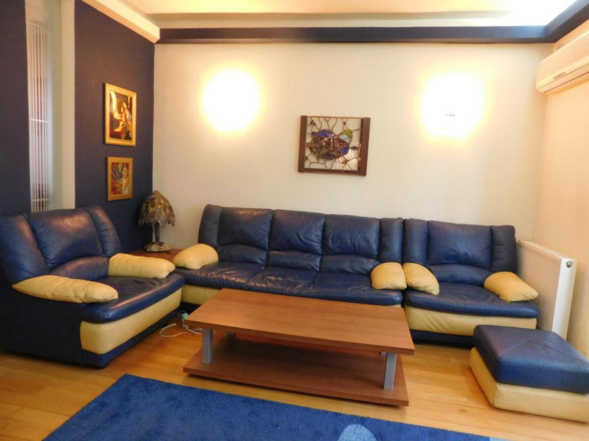 Nicole'S Apartment Bucharest Exterior photo