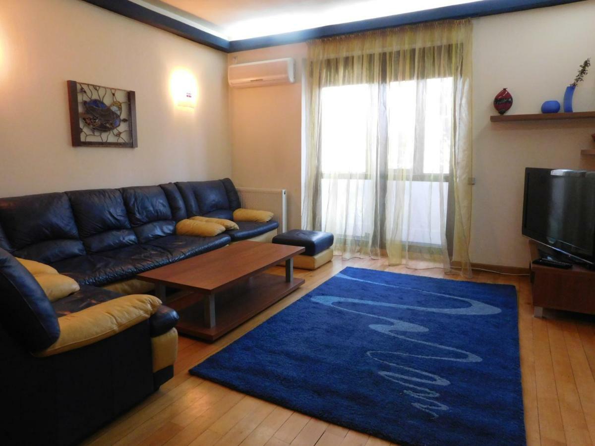 Nicole'S Apartment Bucharest Exterior photo