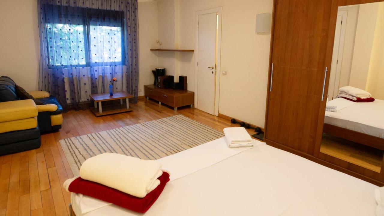 Nicole'S Apartment Bucharest Exterior photo
